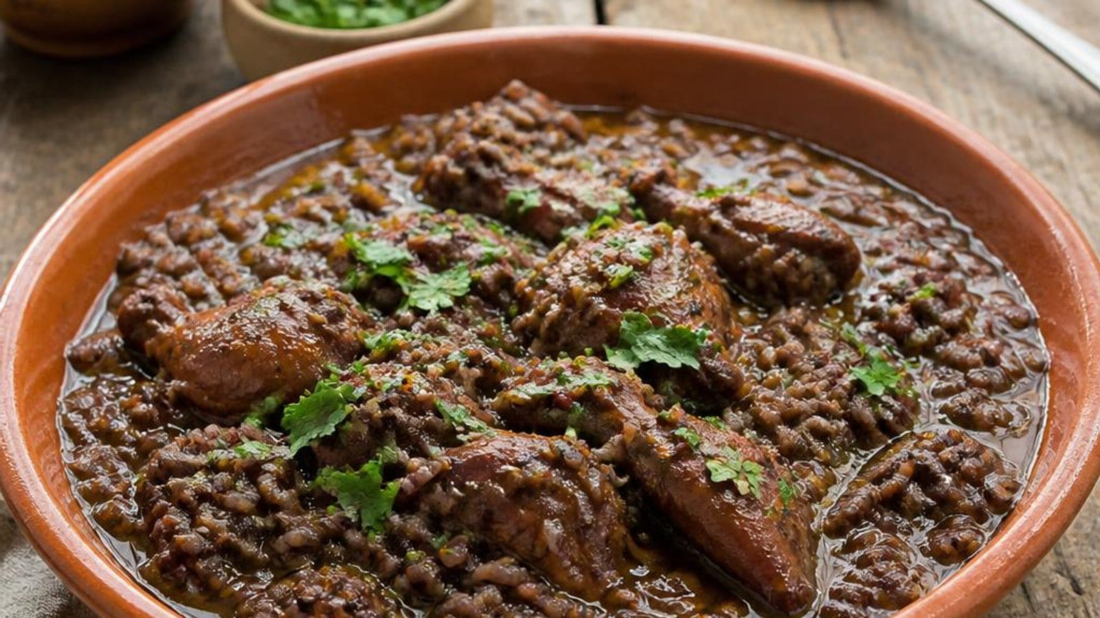 Arroz de Cabidela de Frango — A Receita da Avó do Minho Que Está a Desaparecer (4,73€/4 Pessoas)