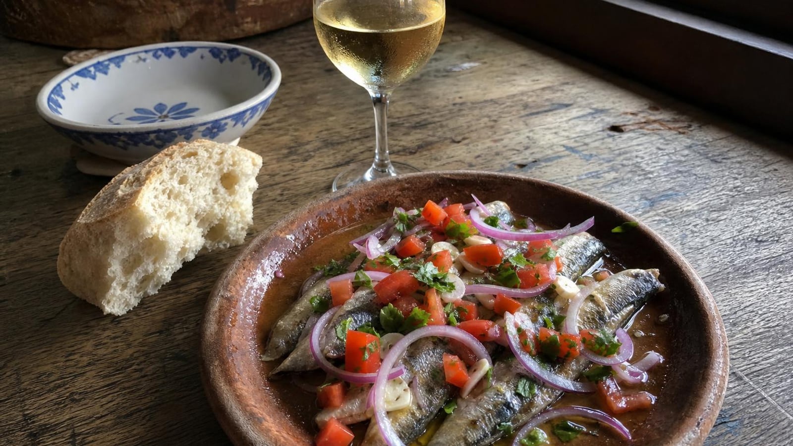 Carapaus Alimados com Tomate, Cebola Roxa e Vinagre