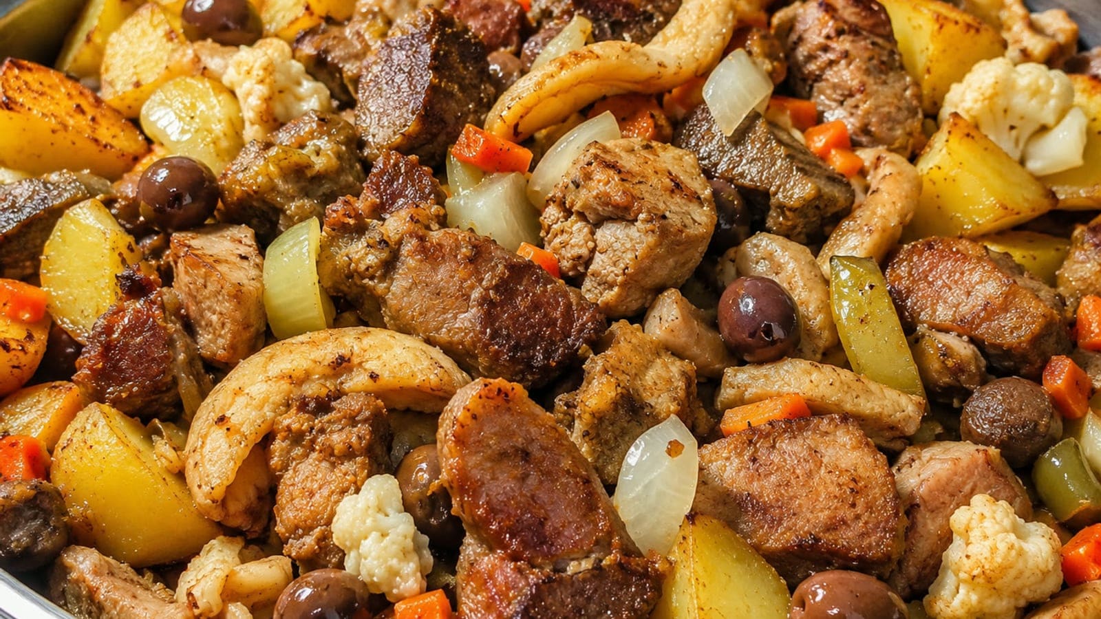 Rojões à Minhota com Fígado, Tripa Enfarinhada e Pickles